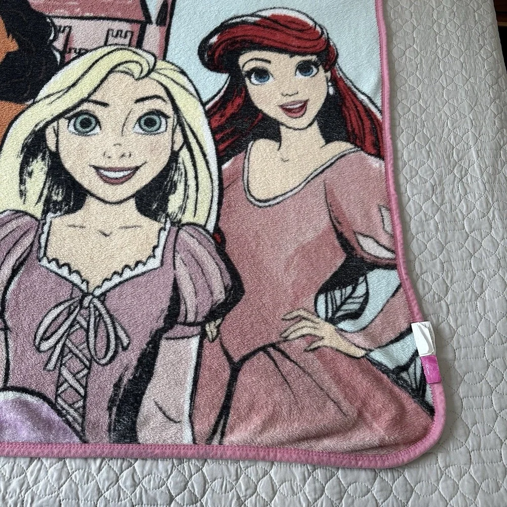 Disney Princess Blanket Ariel Moana Rapunzel Castle Northwest Fleece Throw Pink